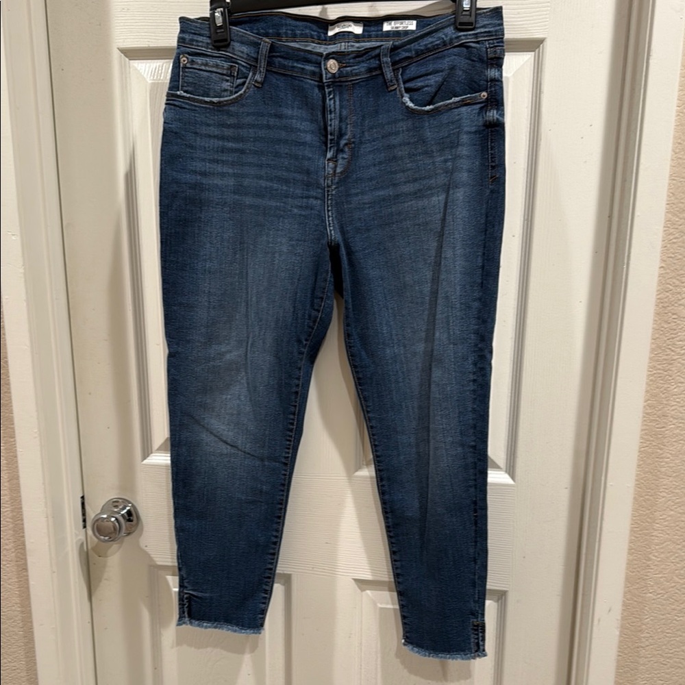 Kensie Blue Ankle Cropped Jeans with Frayed Hem